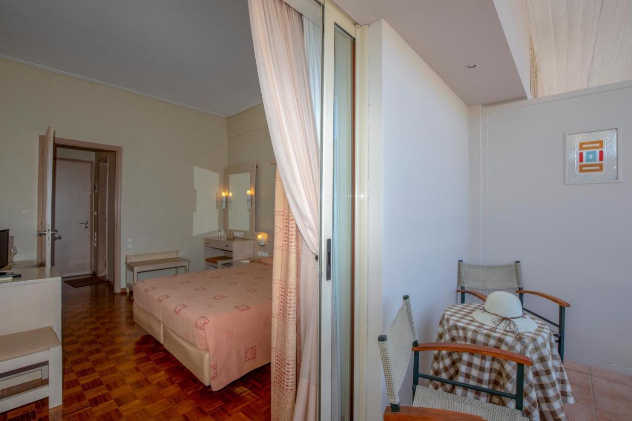 Hotel Kypreos Kamena Vourla Exteriör bild